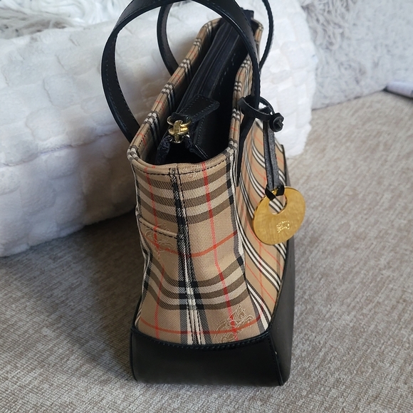 Burberry Horseferry Handle Bag..Authentic w/COA.. - Picture 4 of 16